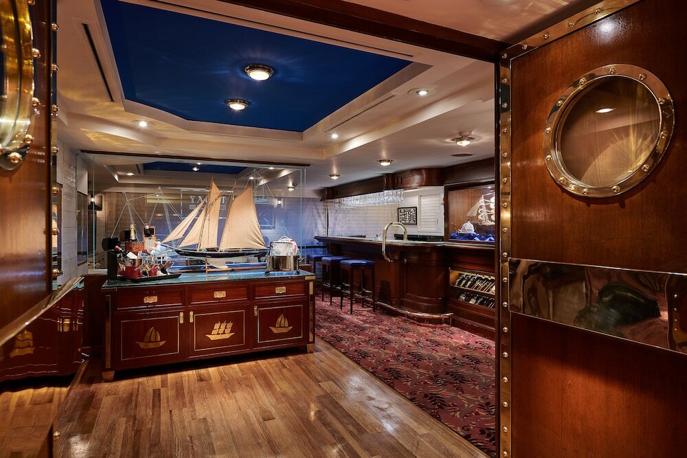 Фото The Riviera Hotel