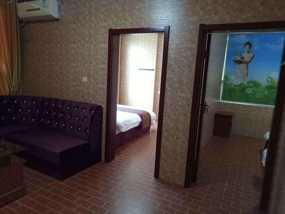 Фото Huayun Business Hotel