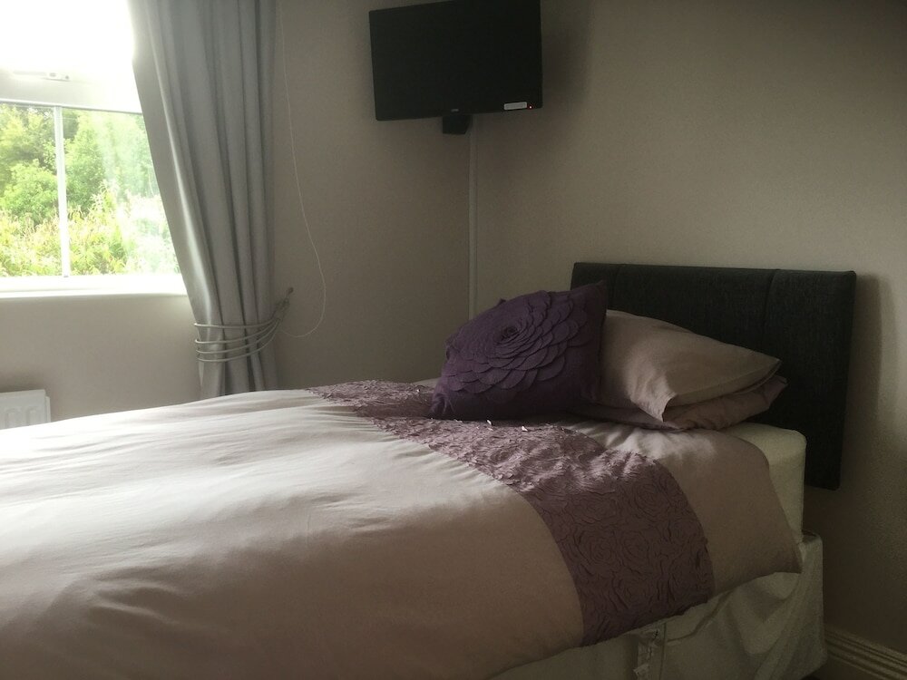 Фото Five Oaks Bed & Breakfast