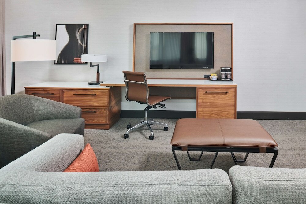 Фото DoubleTree by Hilton Fullerton