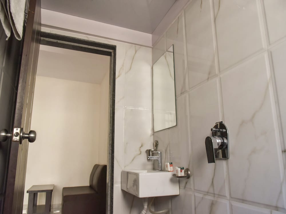 Фото Oyo 12854 Hotel Sahara Inn