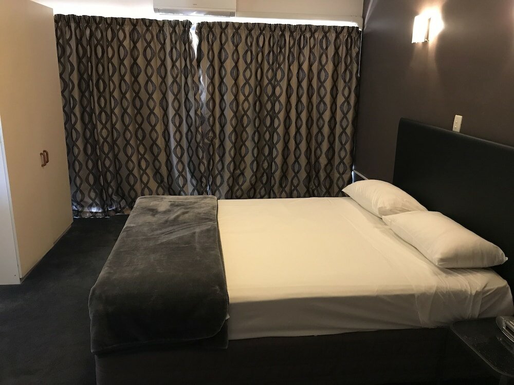 Фото Ascot Epsom Motel