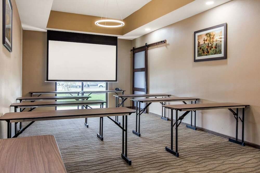 Фото Comfort Suites - South Austin