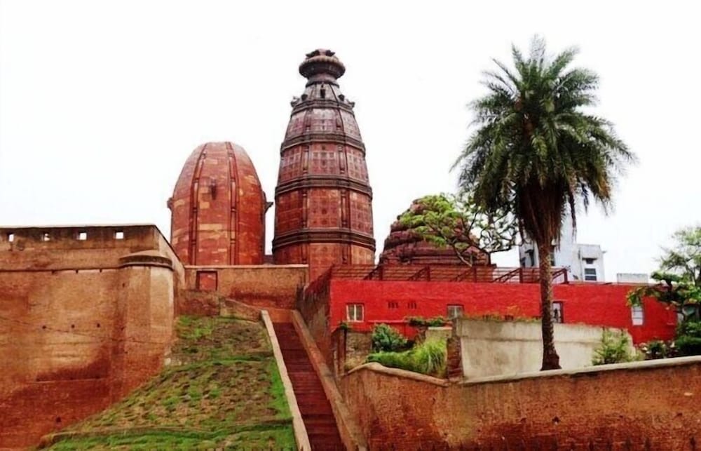 Фото Regal Hotel and Restaurant