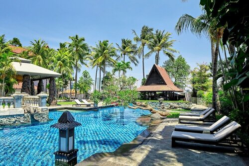 Внешний вид отеля Sheraton Surabaya Hotel and Towers в Сурабой, фото 3
