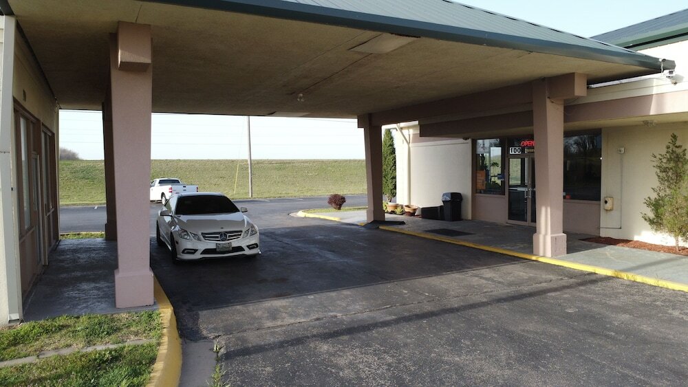 Фото USA Inn Junction City Near Fort Riley