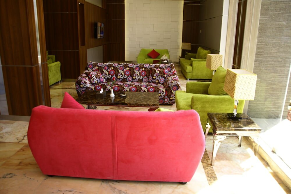 Фото Laguna Hotel Suites