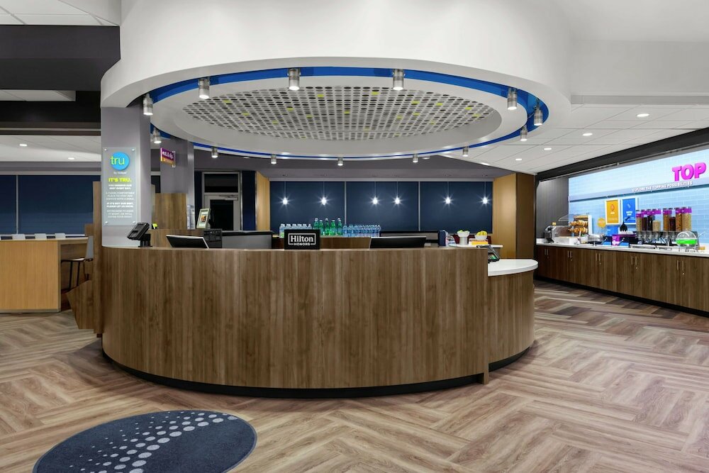Фото Tru by Hilton Gilbert