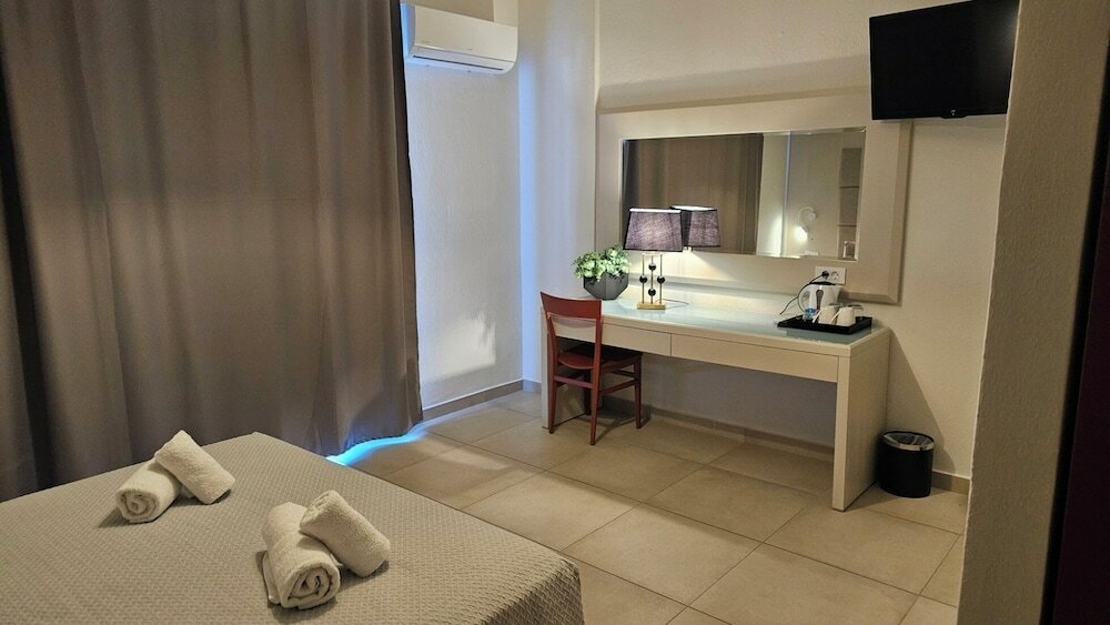 Фото Atlantis Boutique City Hotel