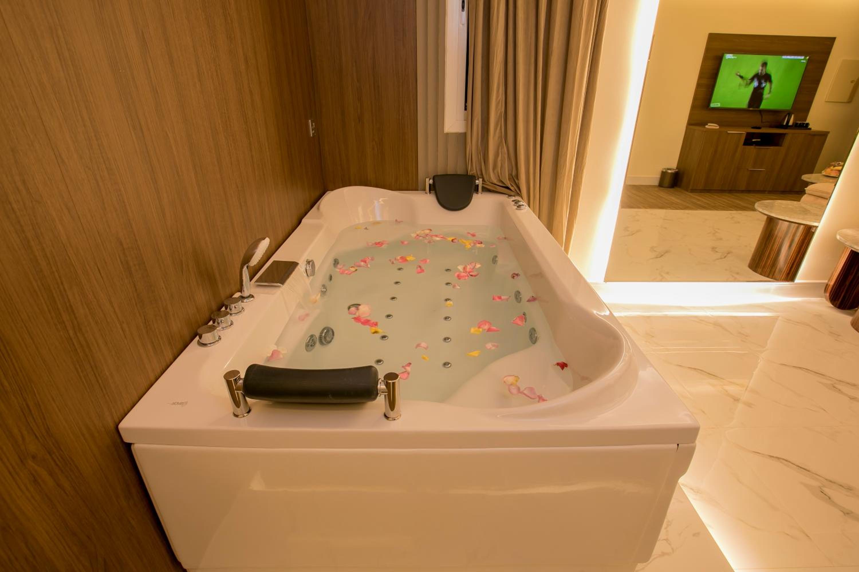 Фото Luxury Night Hotel