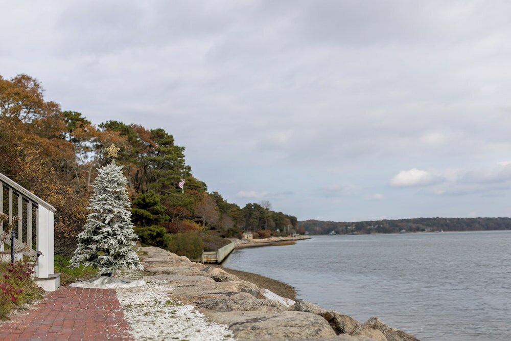 Фото Wequassett Resort and Golf Club