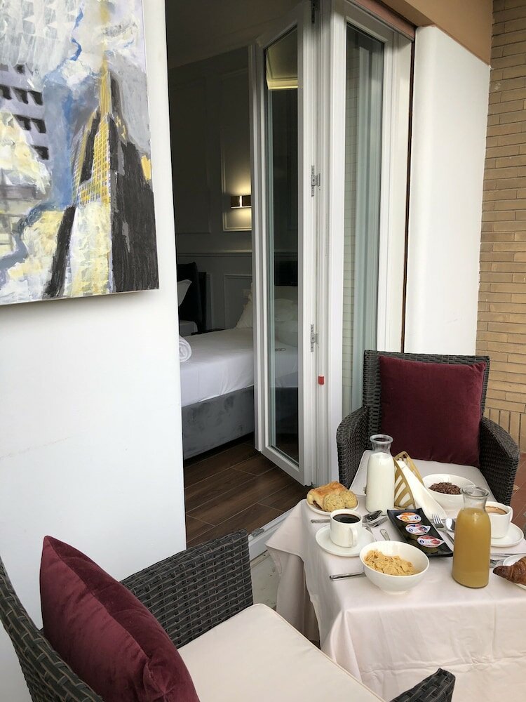 Фото Unicum Roma Suites