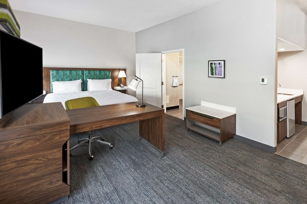 Фото Hampton Inn & Suites Dallas I-30 Cockrell Hill