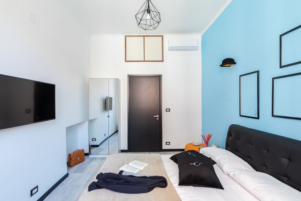 Фото A World Aparts - 32 Modena