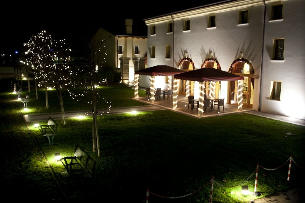 Фото Albergo Antica Corte Marchesini