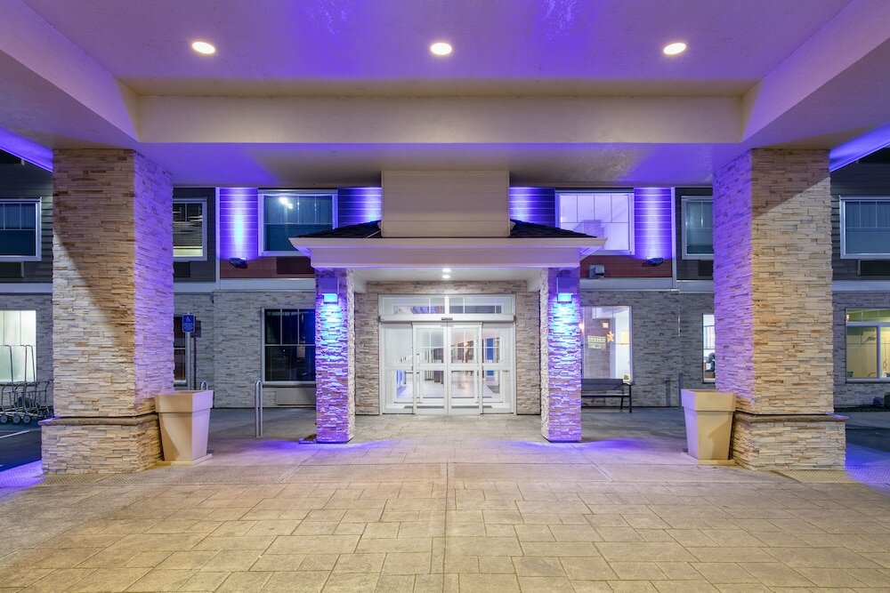 Фото Holiday Inn Express Hotel & Suites Seaside-Convention Center, an Ihg Hotel