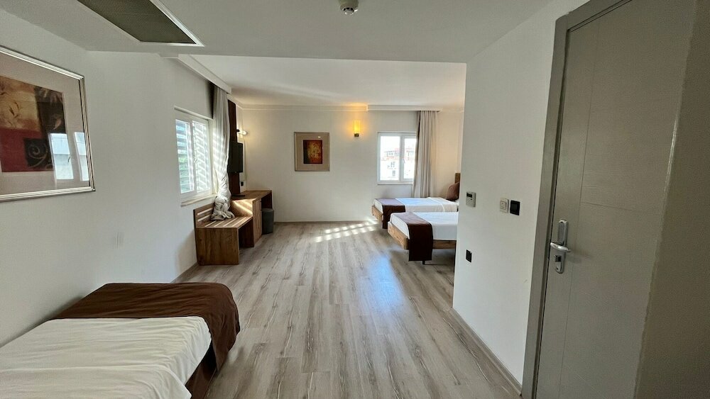 Фото Uptown Buyuk Anadolu Girne Hotel