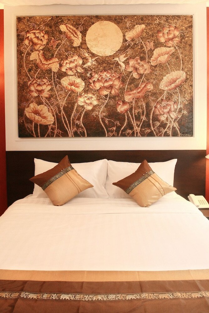 Фото Mirth Sathorn Hotel