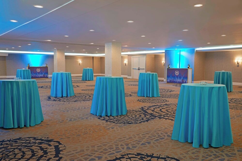 Фото Sheraton Parkway Toronto North Hotel & Suites