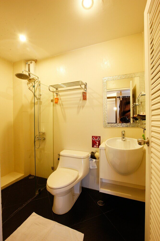 Фото Mirth Sathorn Hotel