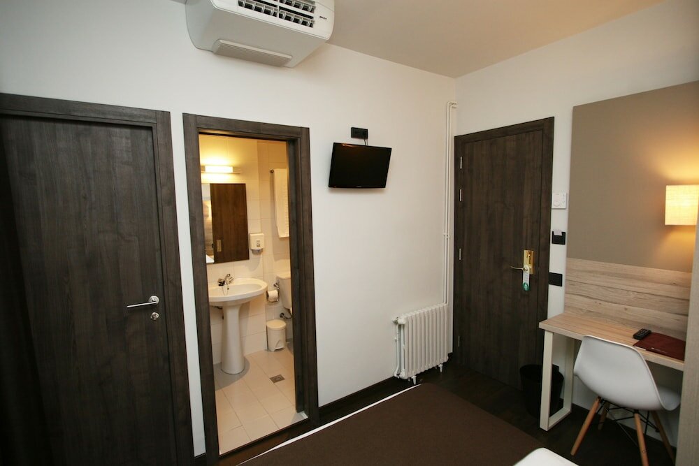 Фото Hotel Pyrénées