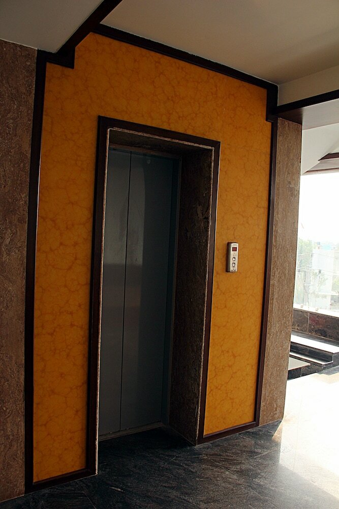 Фото Hotel Taj Heights