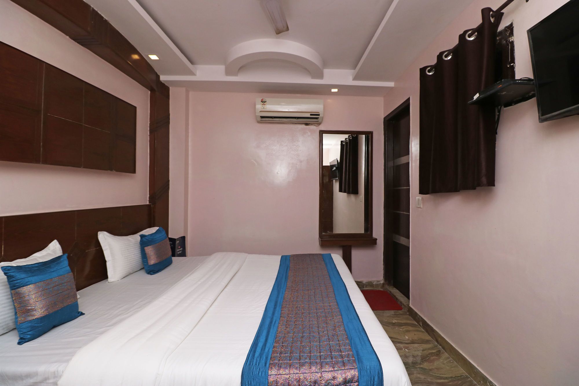 Фото Oyo 5494 Hotel Odeon Continental