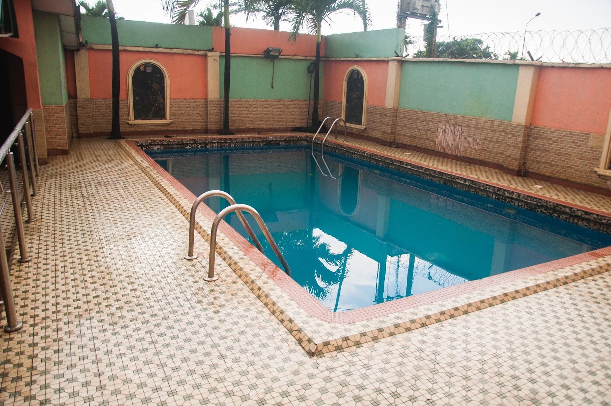 Фото Alfoscar Hotel & Suites