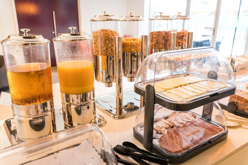 Фото Royal Pacific Hotel