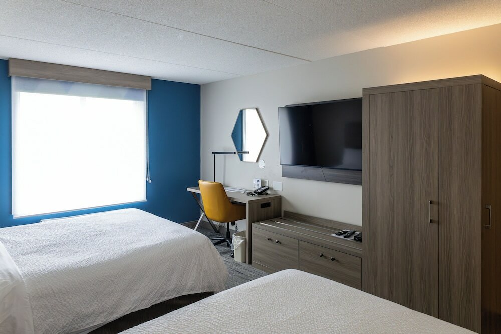 Фото Holiday Inn Express & Suites Brockville