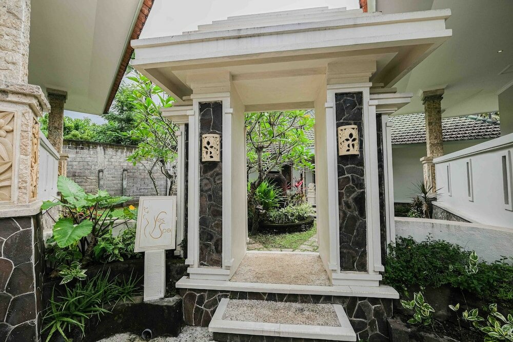 Фото Poinciana Resort Bali