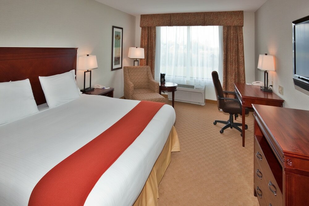 Фото Holiday Inn Express & Suites Brockville