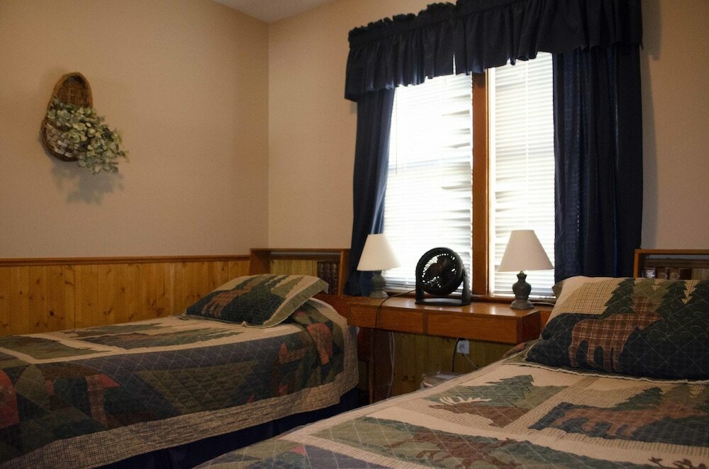 Фото Crandell Mountain Lodge