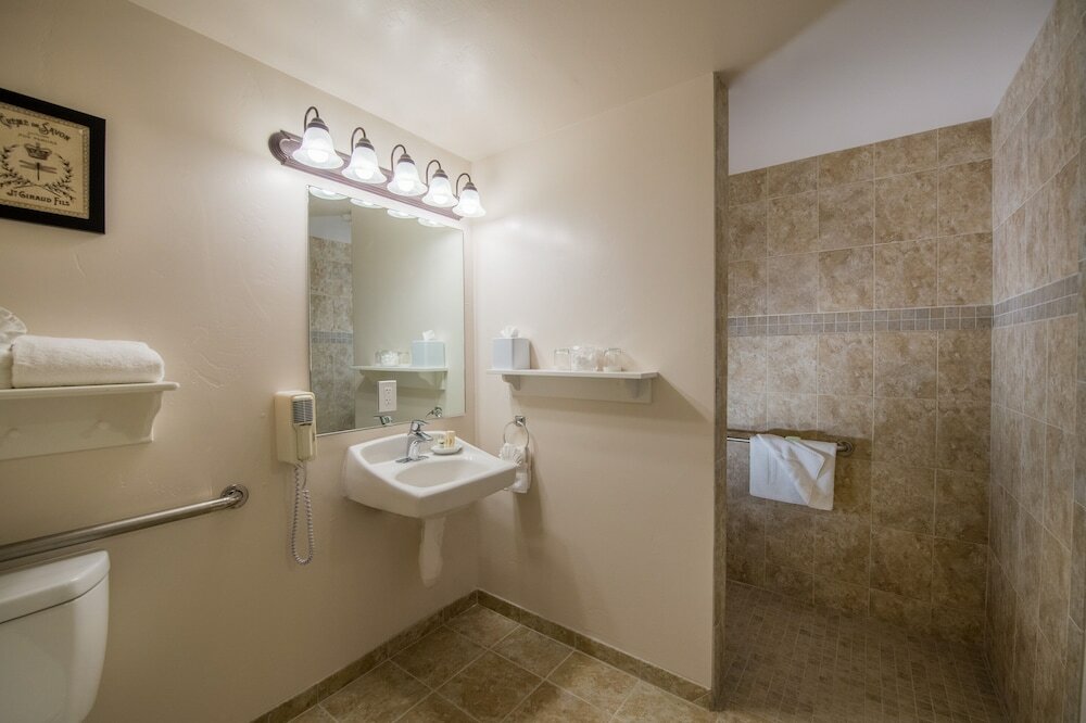 Фото The Monterey Hotel