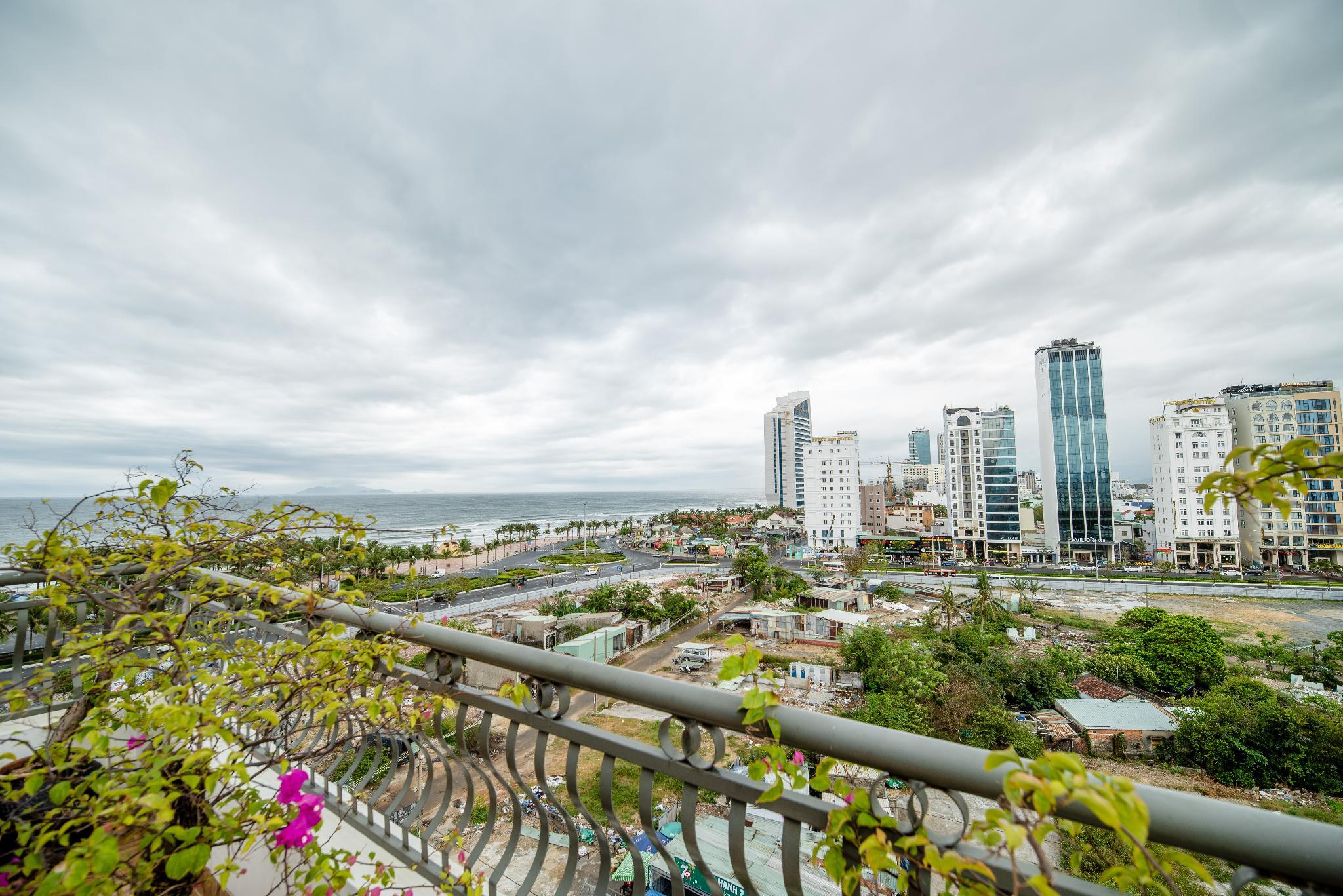 Фото La Lune Hotel