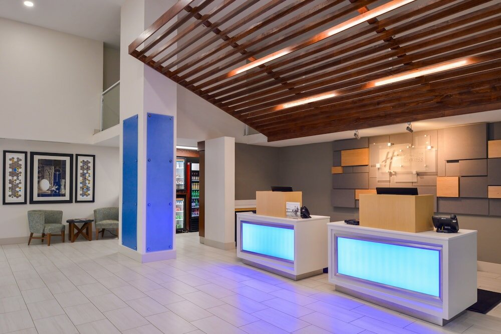 Фото Holiday Inn Express & Suites Shreveport - Downtown, an Ihg Hotel
