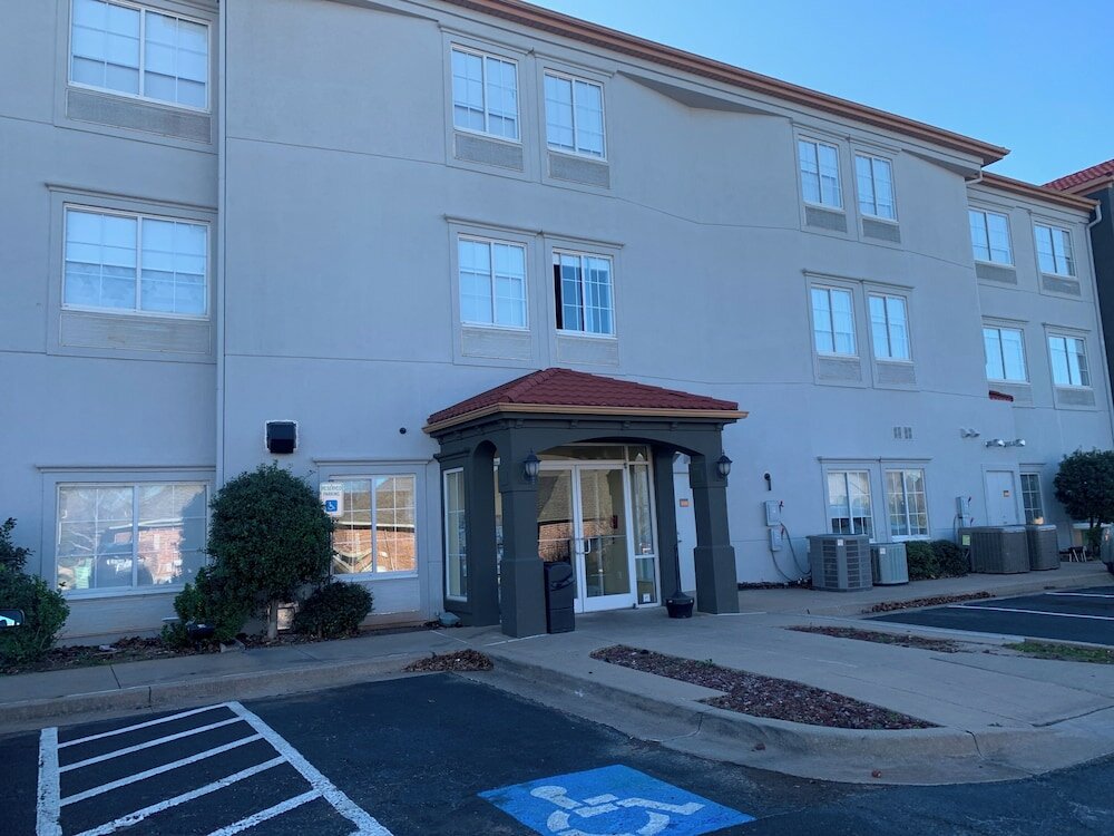 Фото La Quinta Inn & Suites by Wyndham Okc North - Quail Springs