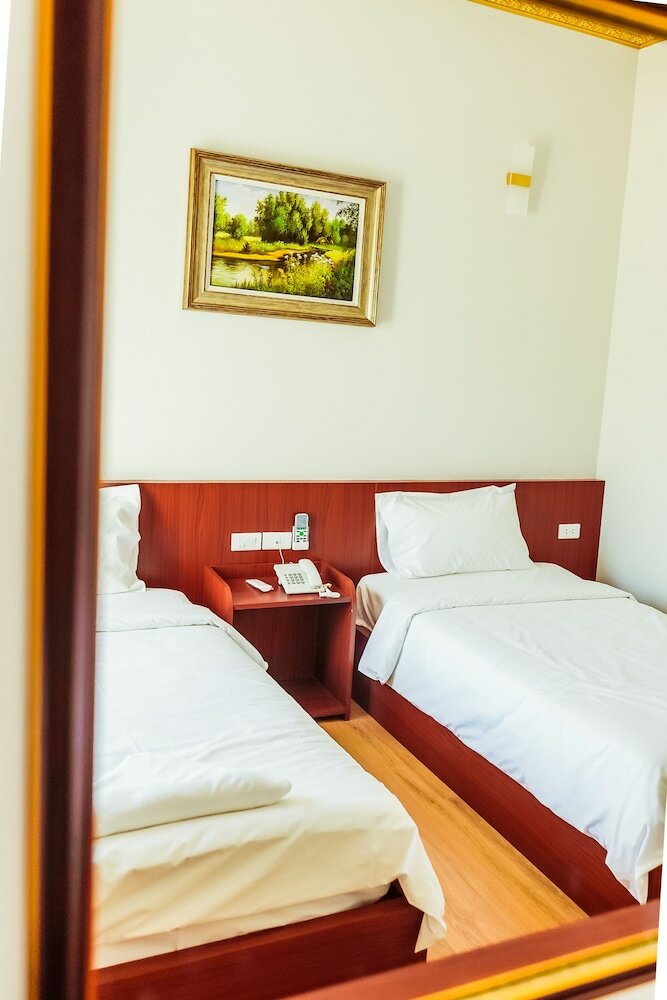 Фото Douangpraseuth Hotel