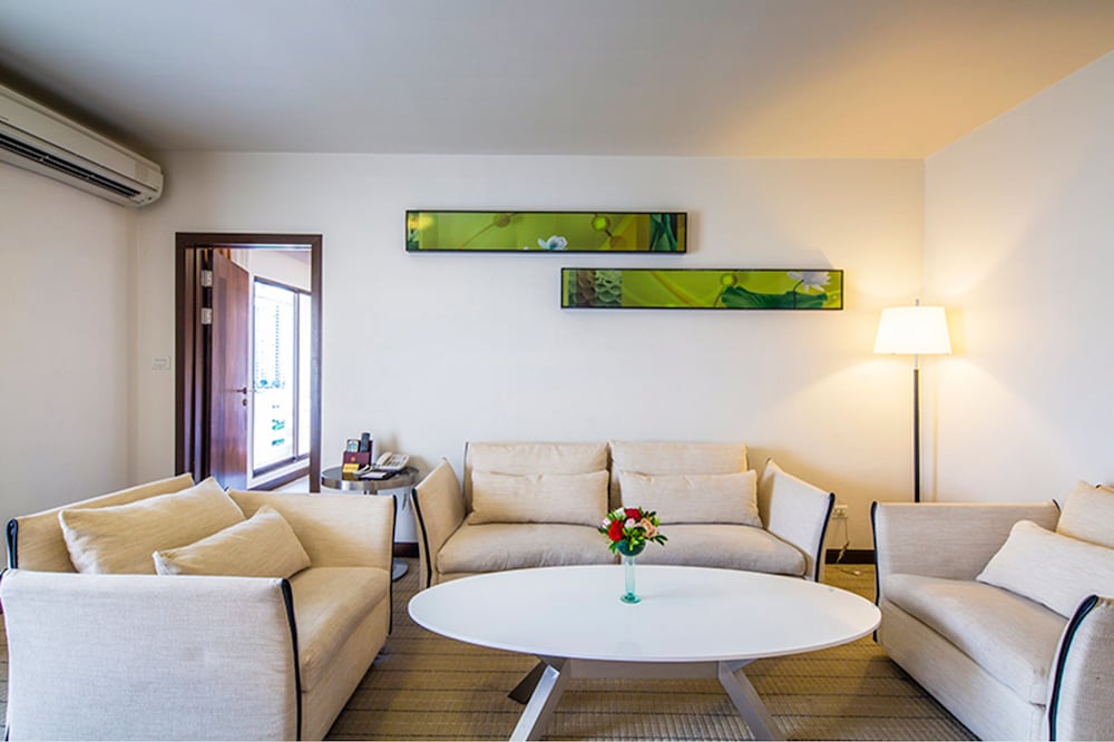 Фото Maple Hotel