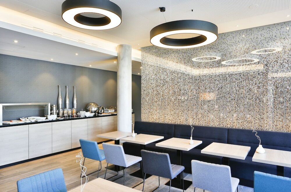 Фото Holiday Inn Express Karlsruhe - City Park, an Ihg Hotel