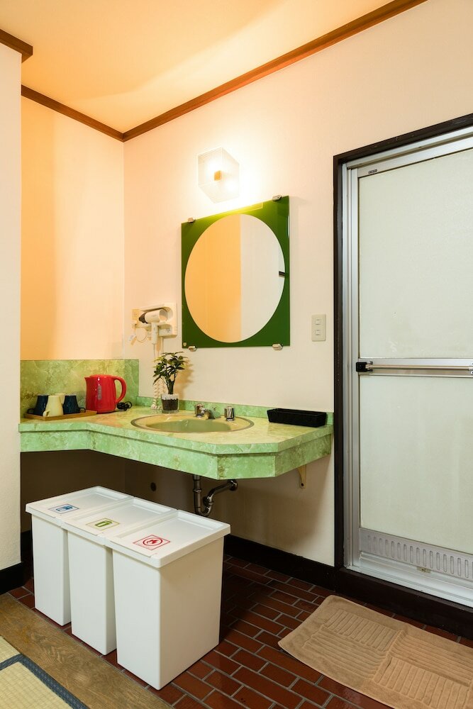 Фото Tokyo Guesthouse Oji Music Lounge