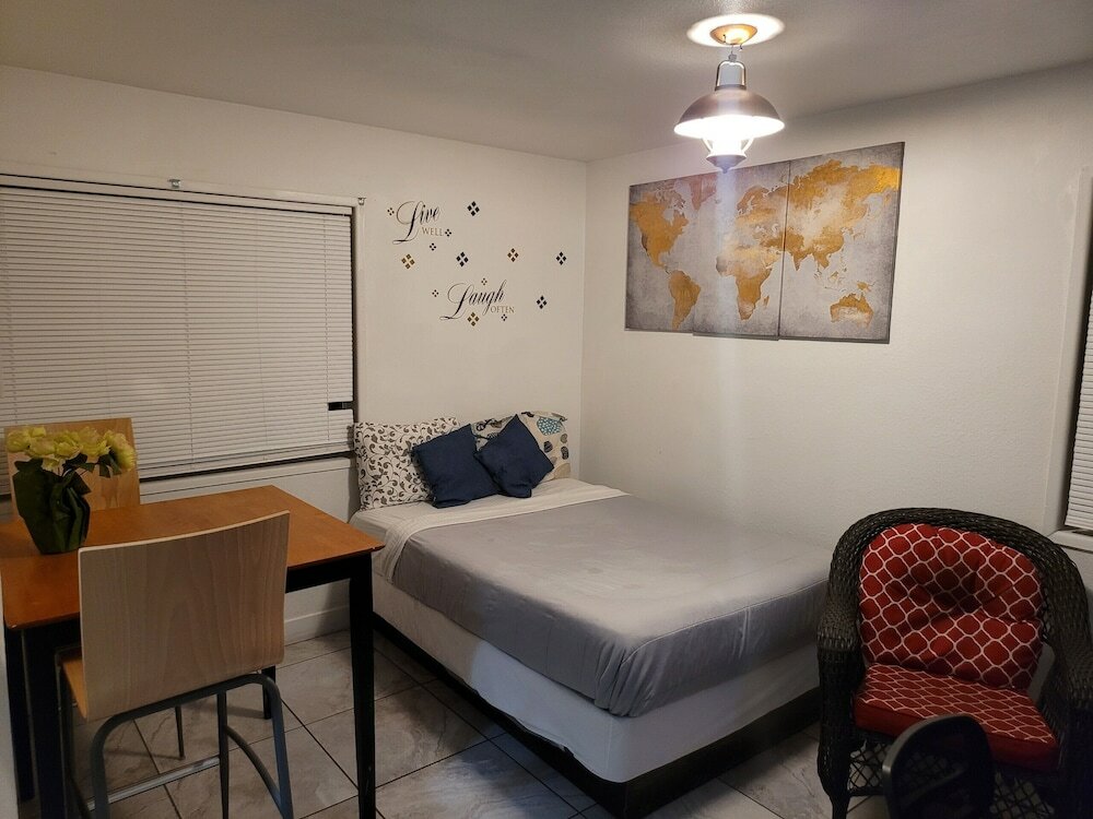 Фото The Yellow Penthouse