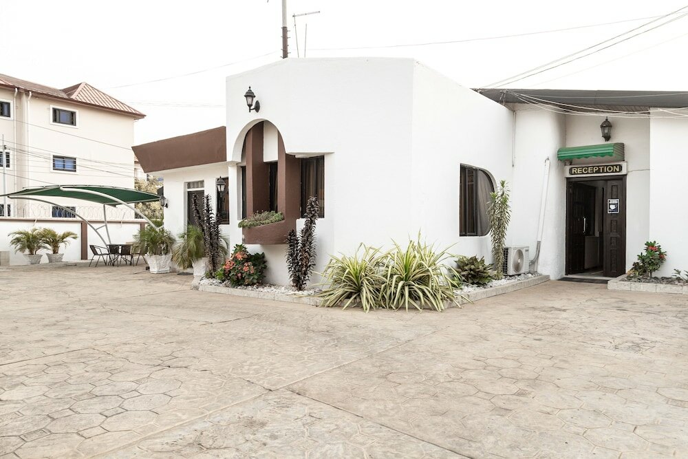 Фото Hill View Hotel West Airport