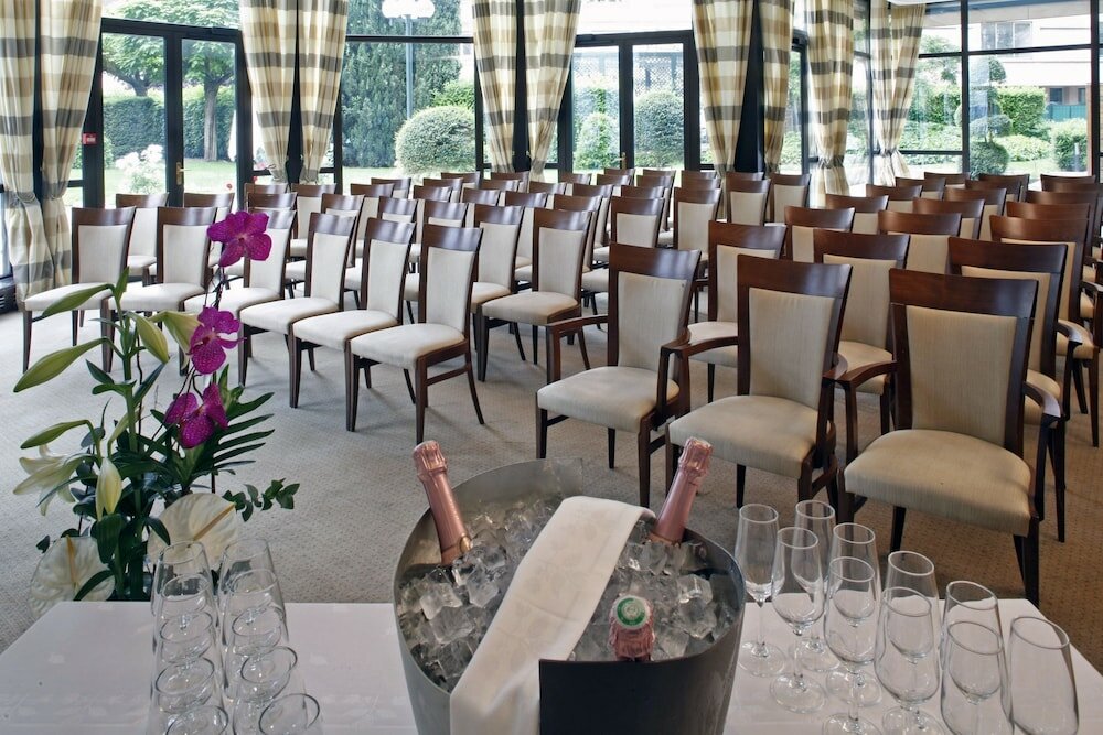 Фото Warwick Reine Astrid Lyon