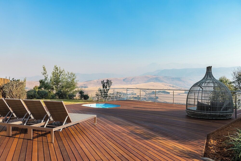 Фото Cayley Mountain Resort