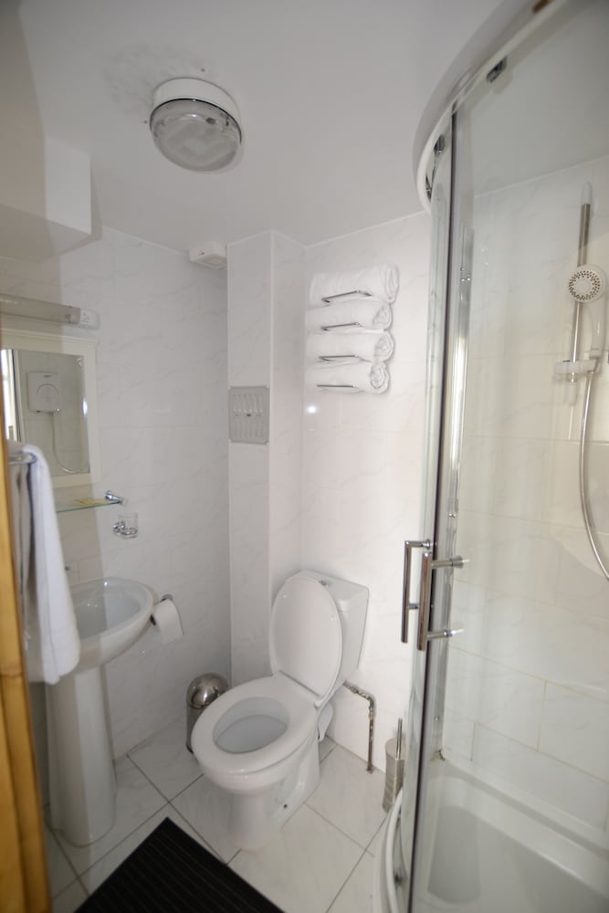 Фото Britannia Inn Hotel