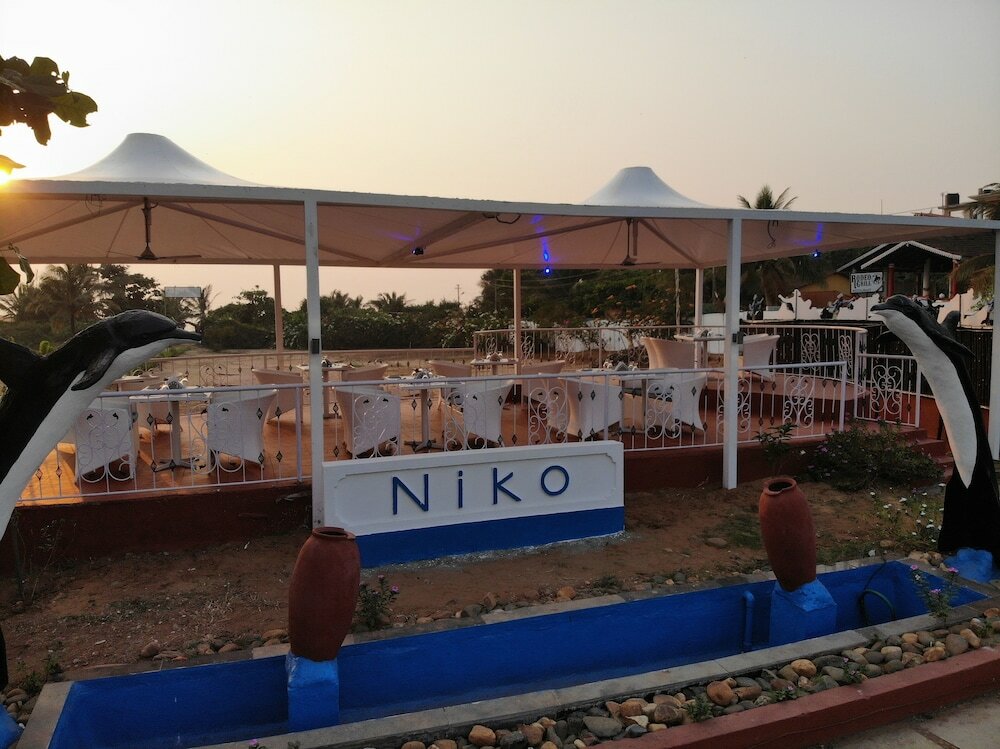 Фото Paradise Village Beach Resort