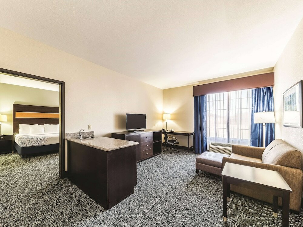 Фото La Quinta Inn & Suites by Wyndham Tulsa Catoosa Route 66
