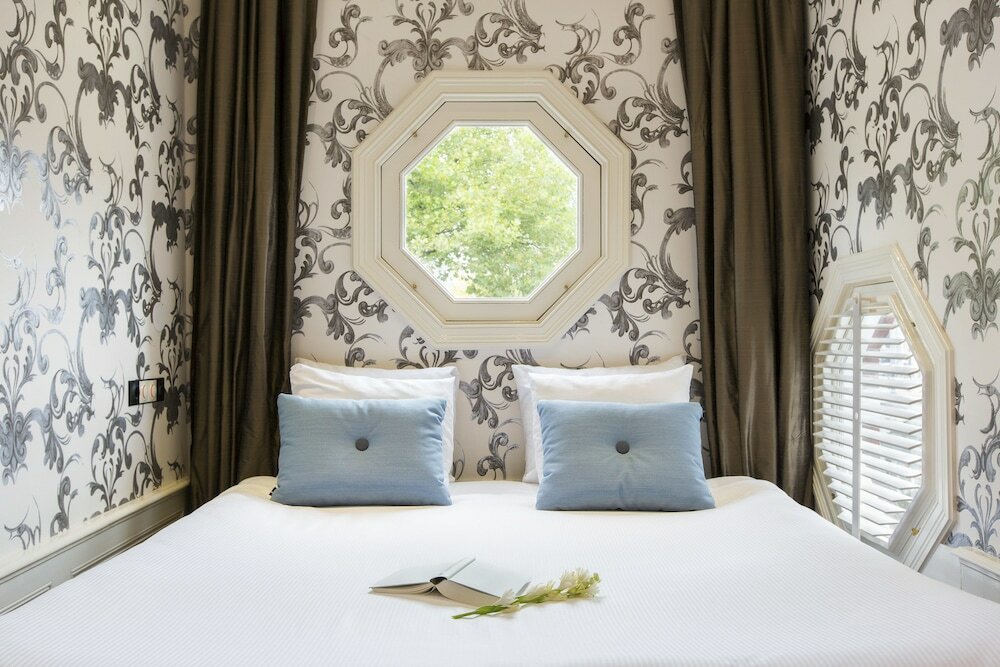 Фото The Amsterdam Canal Hotel