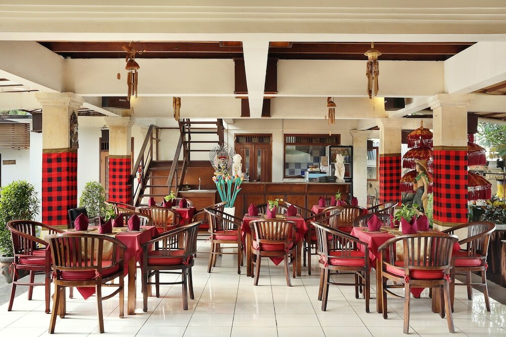 Фото Respati Beach Hotel